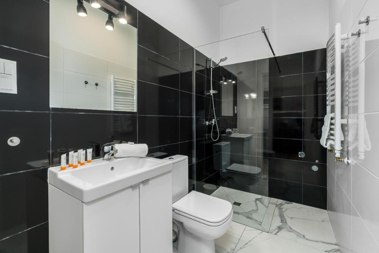 Apartments City Center Saint Wojciech By Renters Poznań Extérieur photo